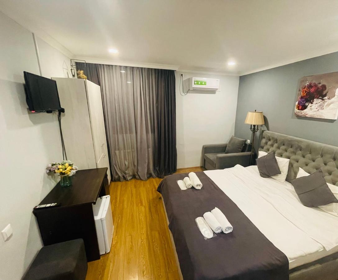 Book Hotel Tbilisi Eksteriør billede